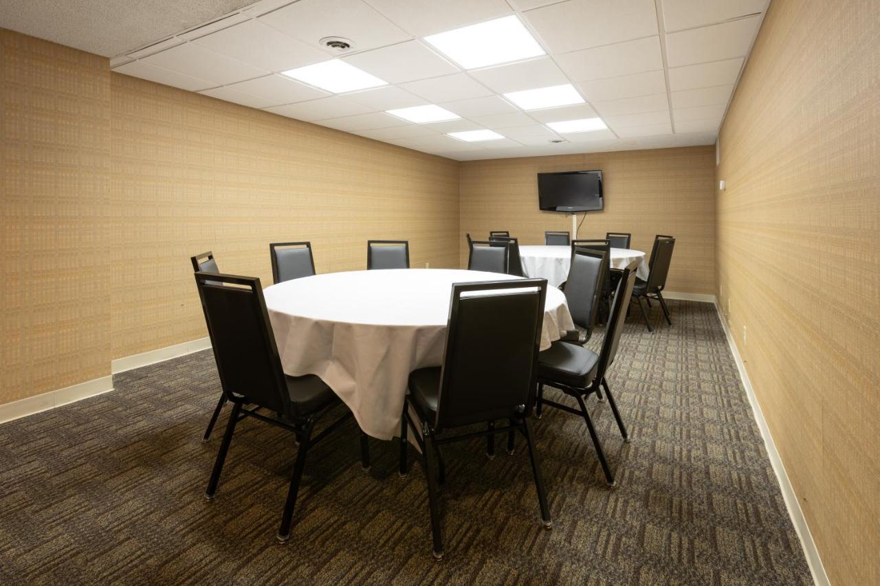 Gateway Hotel And Conference Center Еймс Екстериор снимка