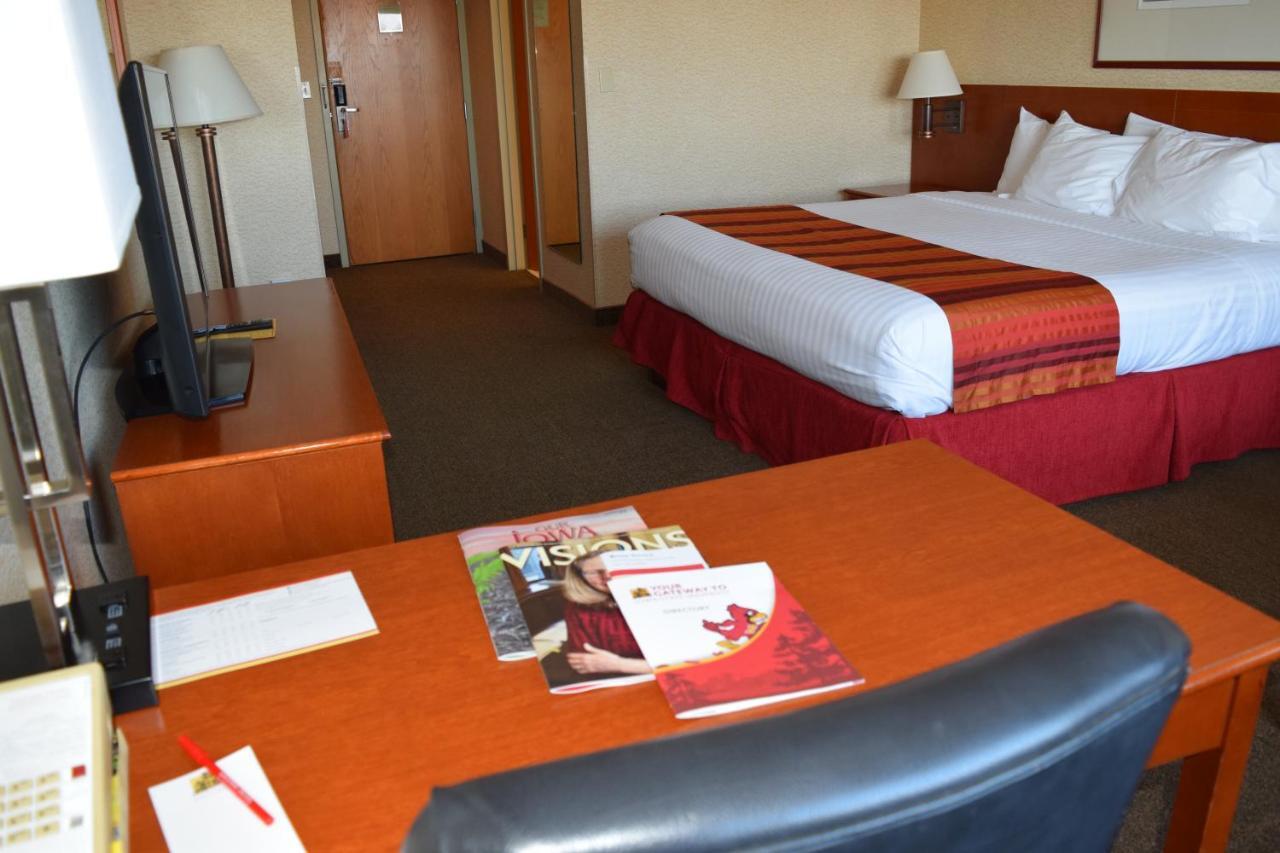 Gateway Hotel And Conference Center Еймс Екстериор снимка